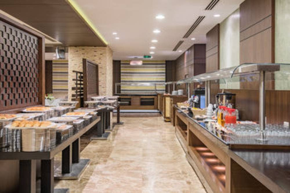 Crowne Plaza MADINAH 8