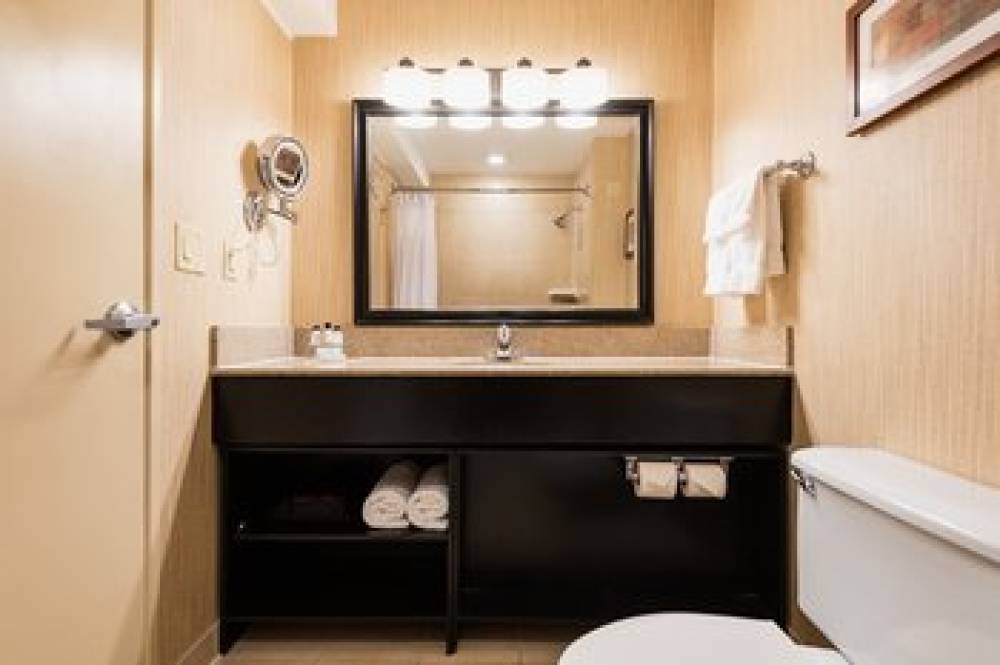 CROWNE PLAZA NEWARK INTL ARPT BY IH 6