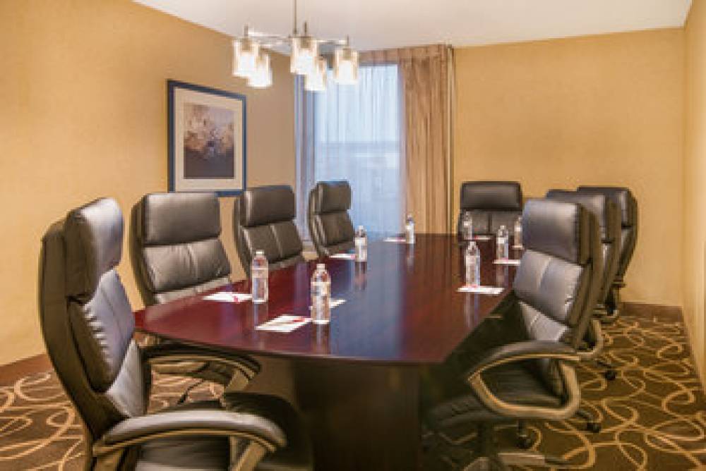 CROWNE PLAZA NEWARK INTL ARPT BY IH 3