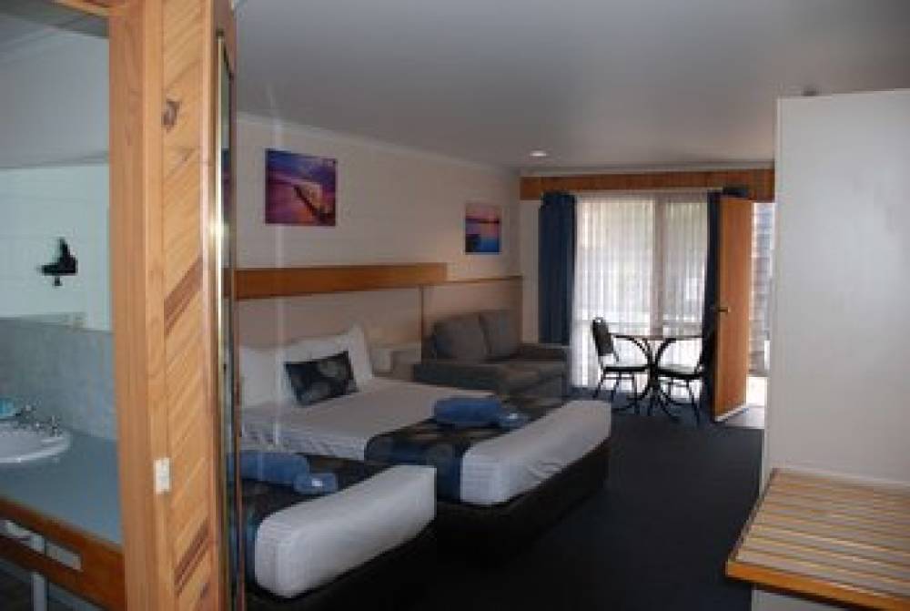 CUNNINGHAM SHORE MOTEL 10