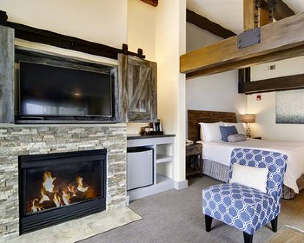 CYPRESS INN 7