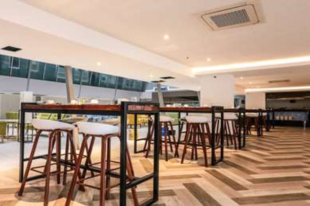 DAYS HOTEL & SUITES BY WYNDHAM FRAS 5