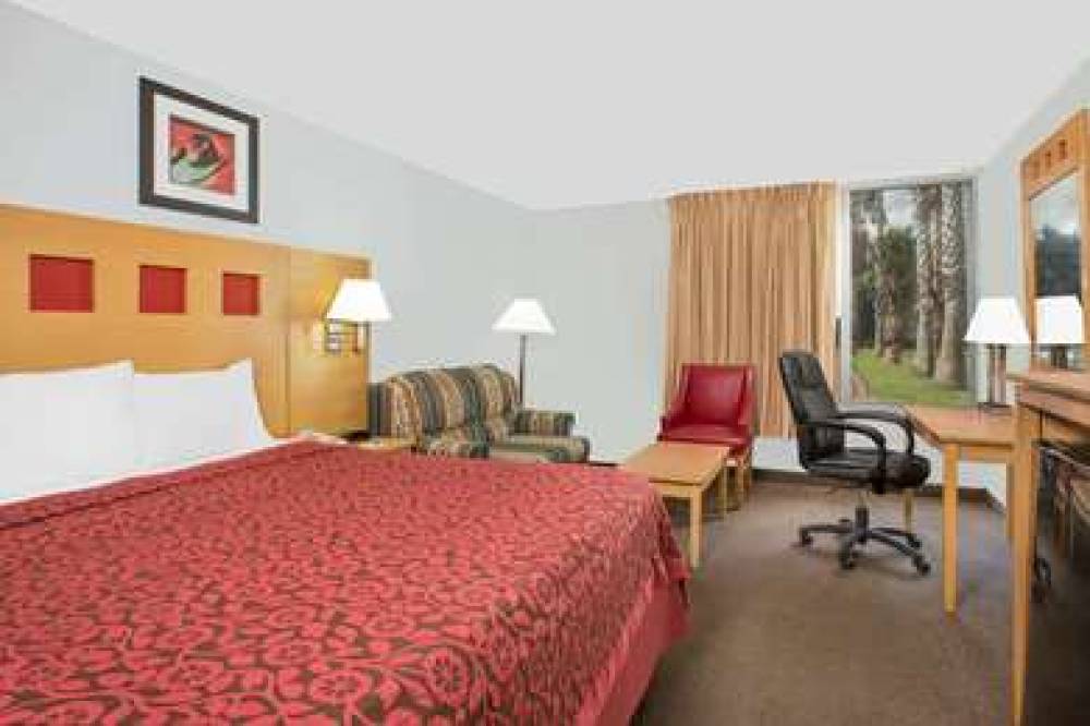 DAYS INN ALICE 8