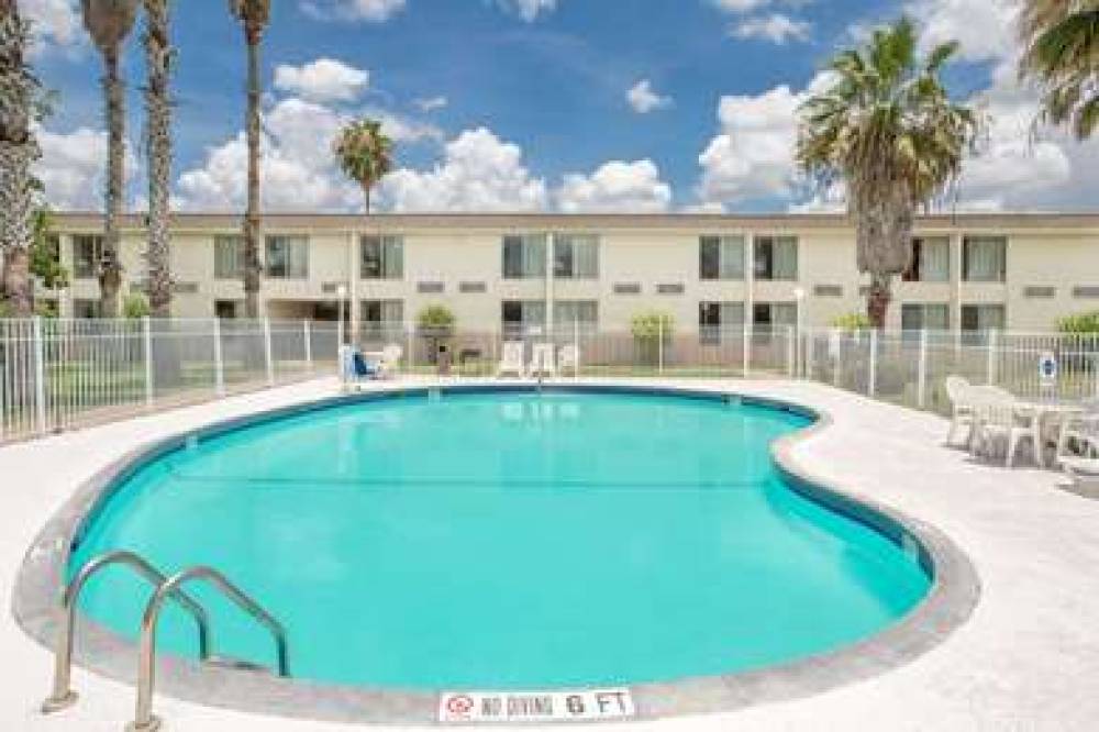 DAYS INN ALICE 3
