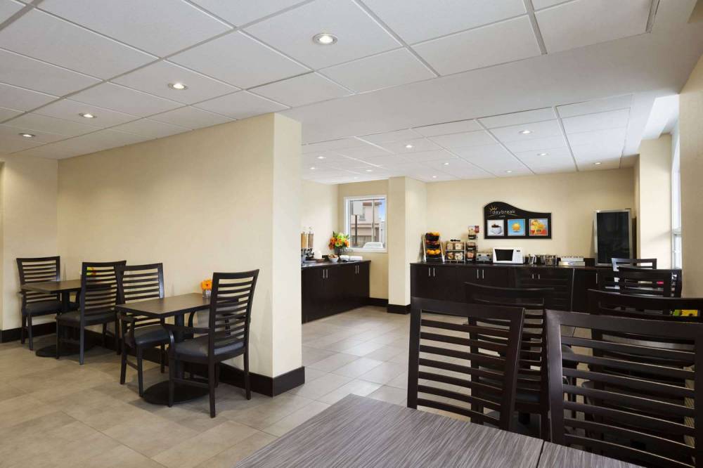 DAYS INN AND SUITES NORTH BAY 8