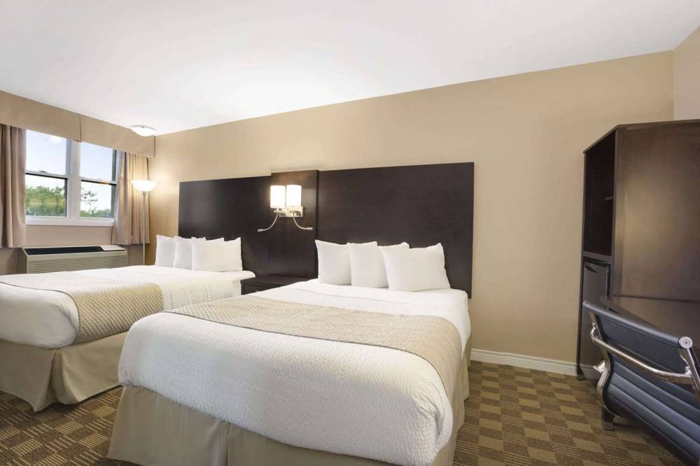 DAYS INN AND SUITES NORTH BAY 6