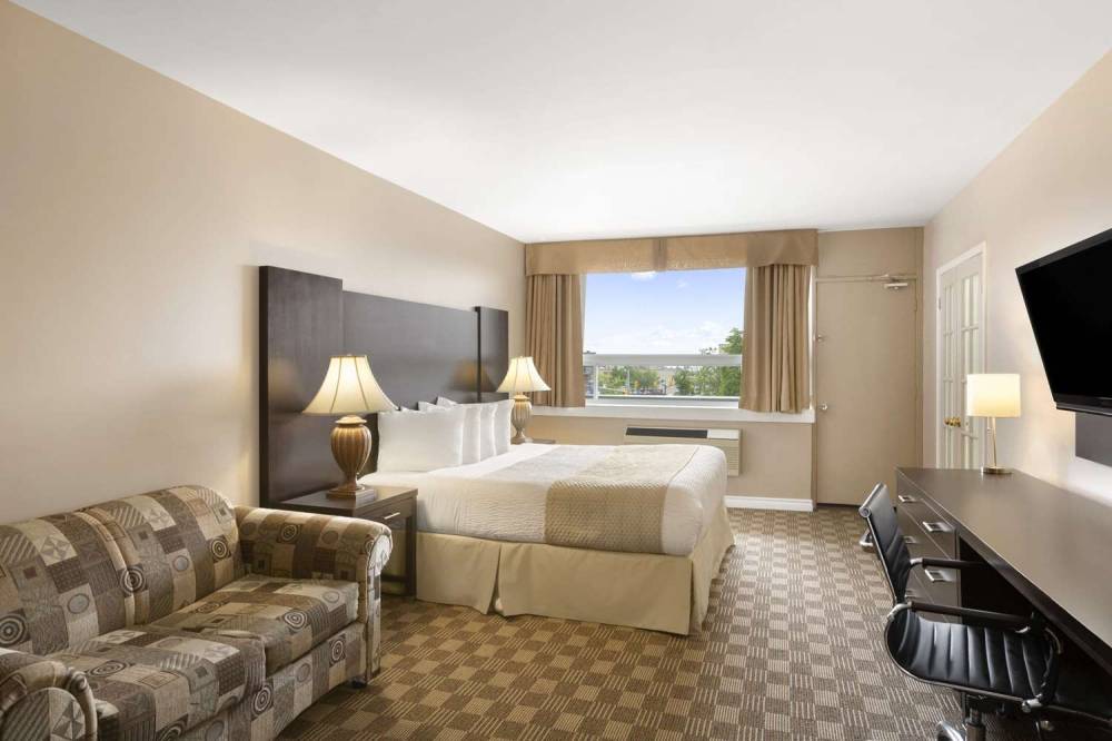 DAYS INN AND SUITES NORTH BAY 9