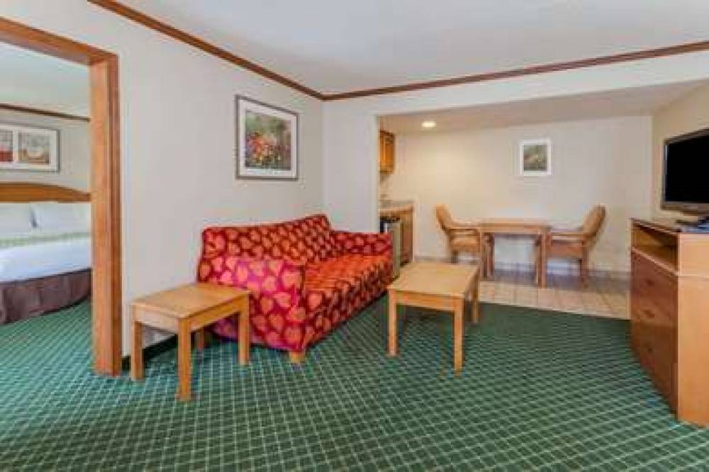 DAYS INN AND SUITES WARREN 9