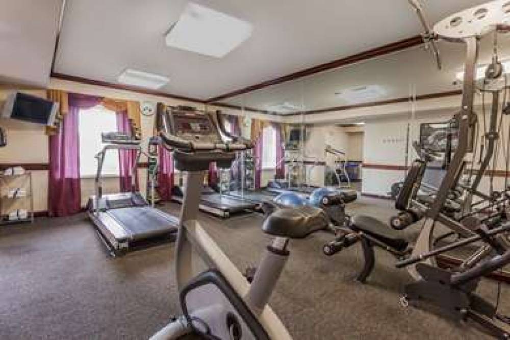 DAYS INN AND SUITES WARREN 5