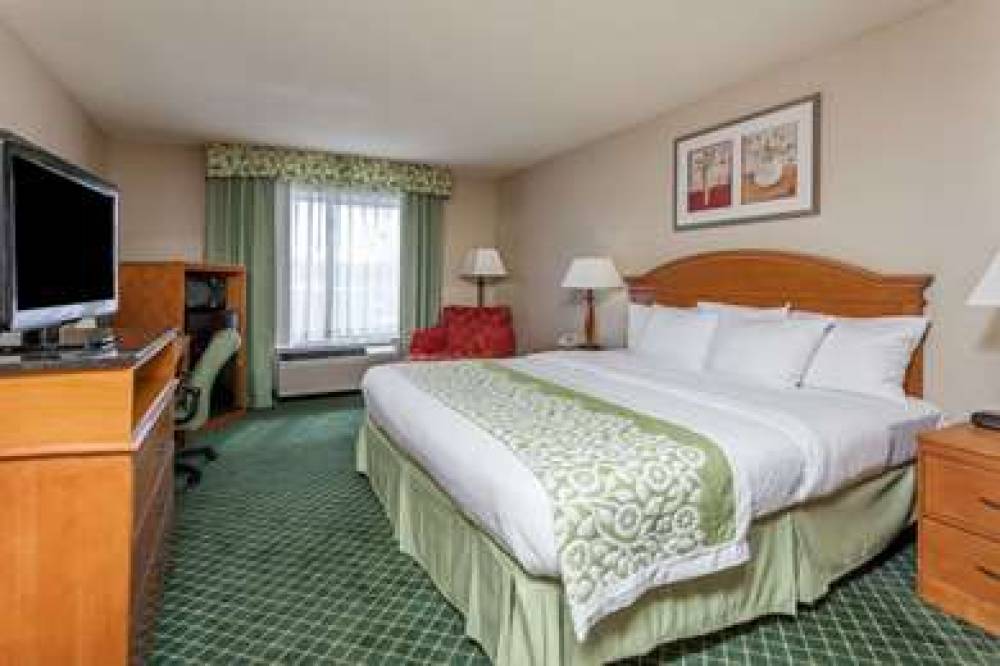 DAYS INN AND SUITES WARREN 7