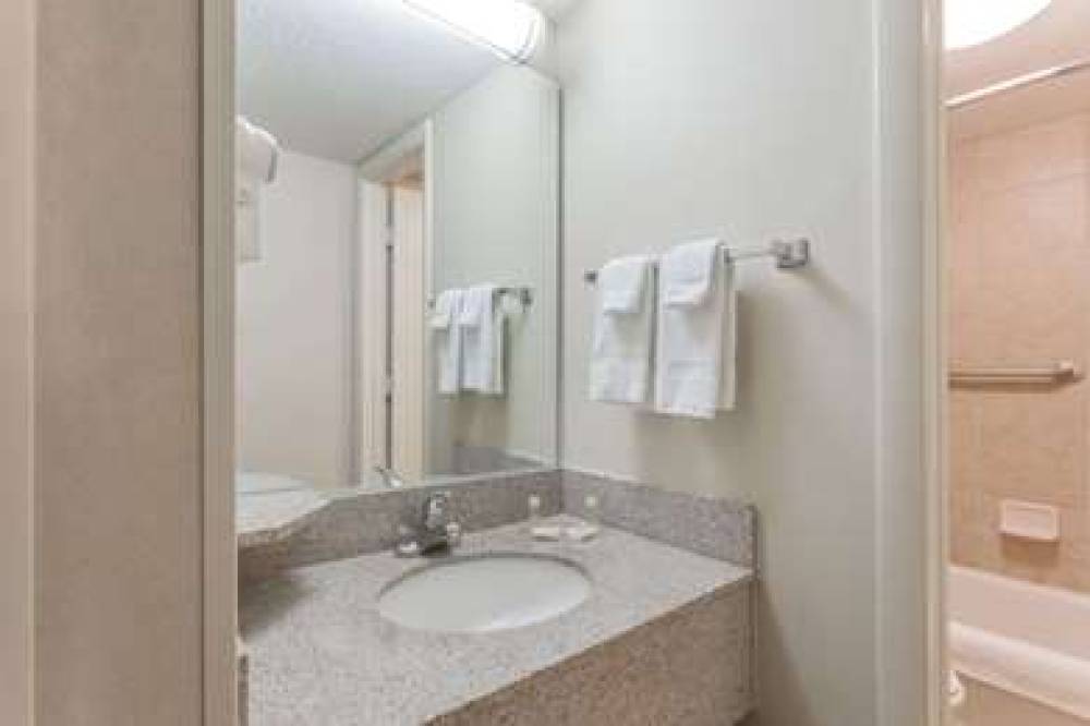 DAYS INN AND SUITES WARREN 6