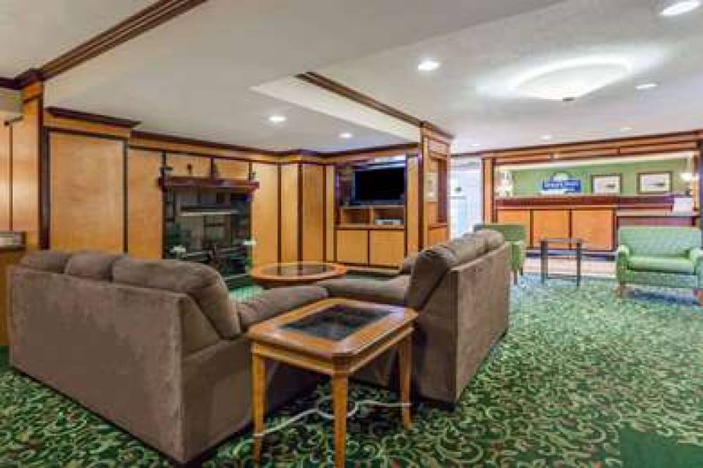 DAYS INN AND SUITES WARREN 3