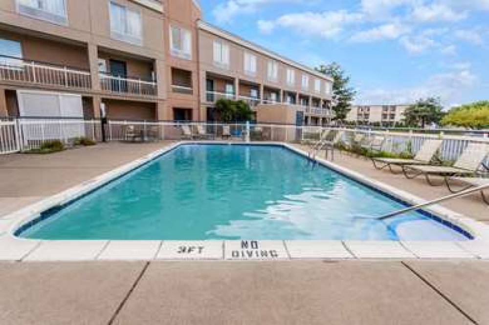 DAYS INN AND SUITES WARREN 4