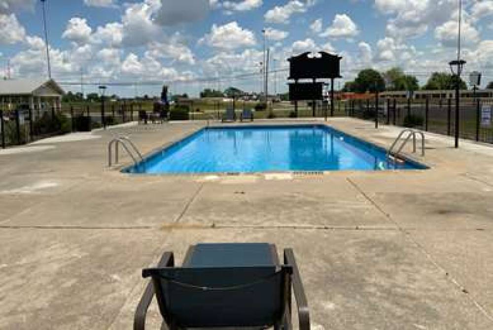 Days Inn And Suites Wauseon