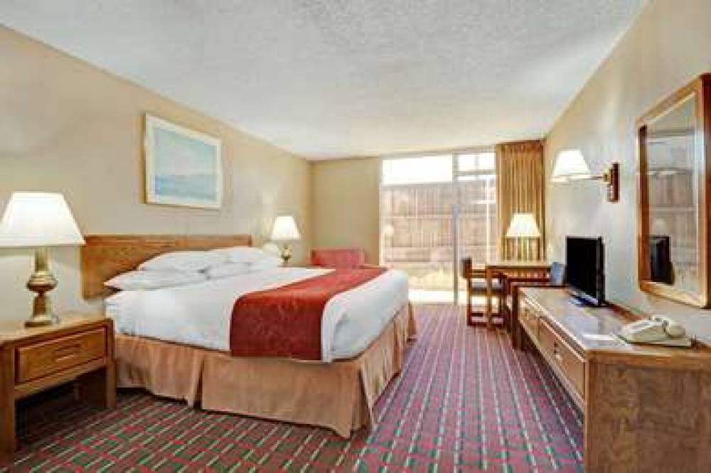 DAYS INN ATT STADIUM 8