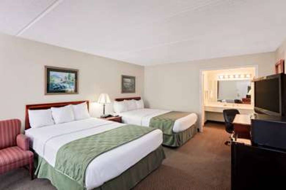 DAYS INN BAY CITY 5