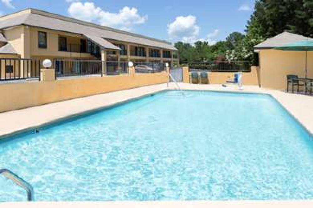 Days Inn Biscoe 7