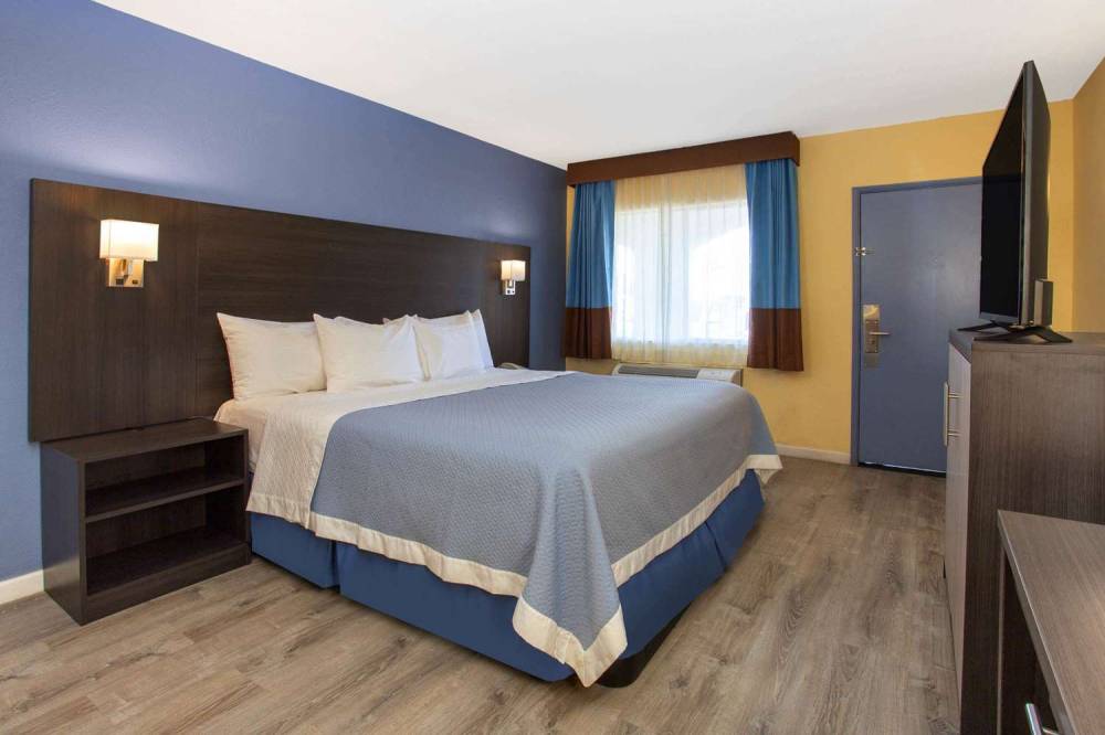 Days Inn By Wyndham Airport - Phoenix 7