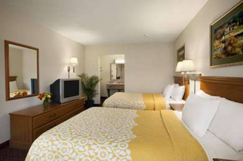 Days Inn By Wyndham Alexandria 10