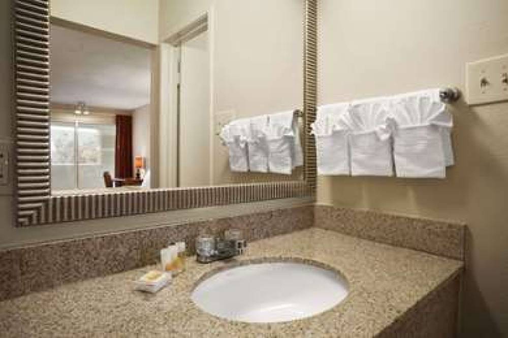 Days Inn By Wyndham Alexandria 8