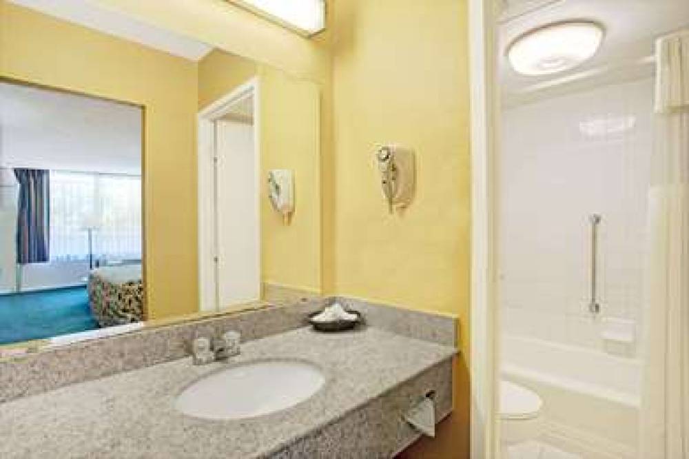 Days Inn By Wyndham Alexandria South 4