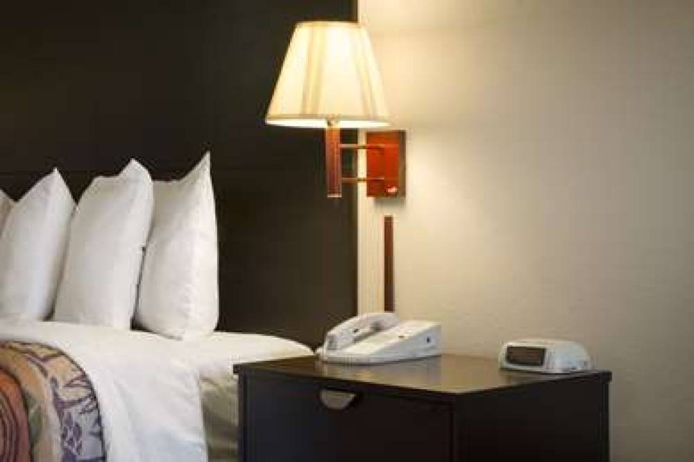 Days Inn By Wyndham Alma 8
