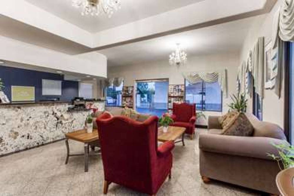 DAYS INN BY WYNDHAM ANAHEIM NE 4