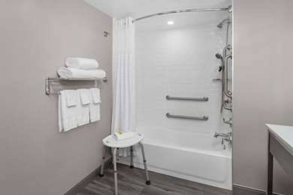 DAYS INN BY WYNDHAM BALTIMORE NORTH 8