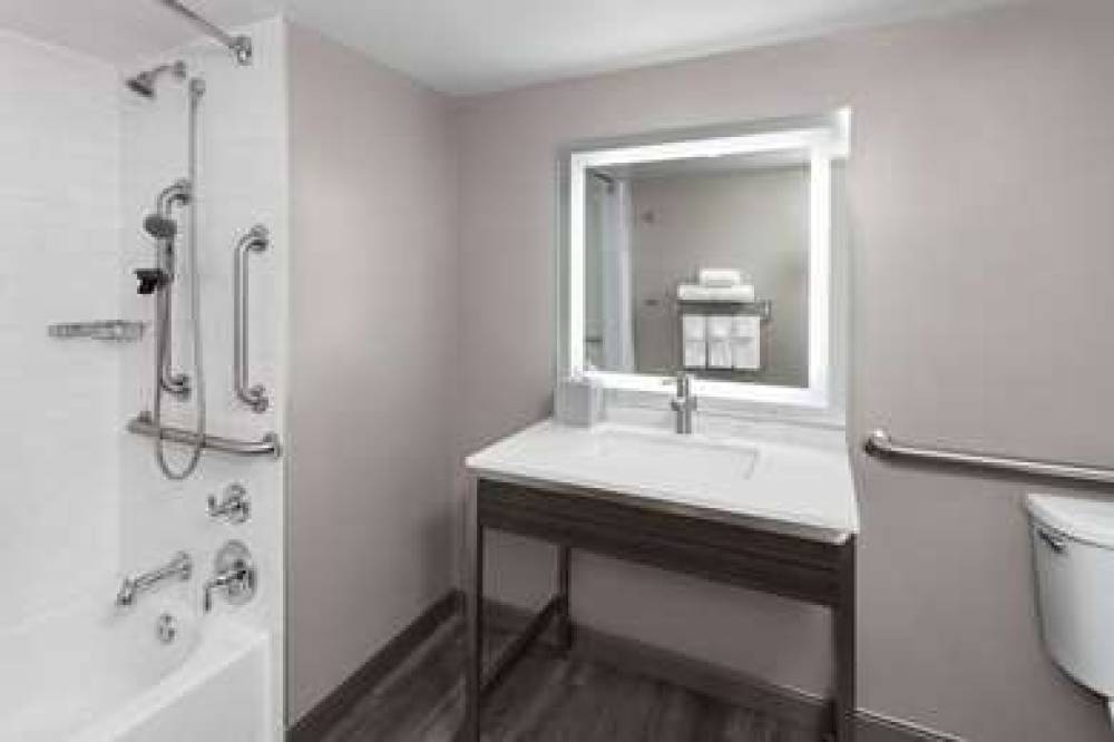 DAYS INN BY WYNDHAM BALTIMORE NORTH 7