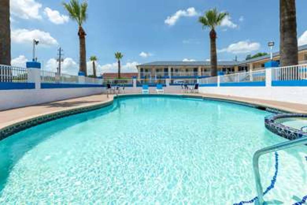Days Inn By Wyndham Baytown Garth Road I10 East 10