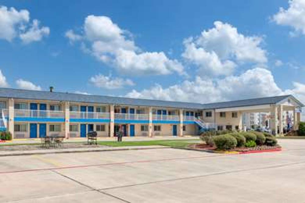 Days Inn By Wyndham Baytown Garth Road I10 East 1