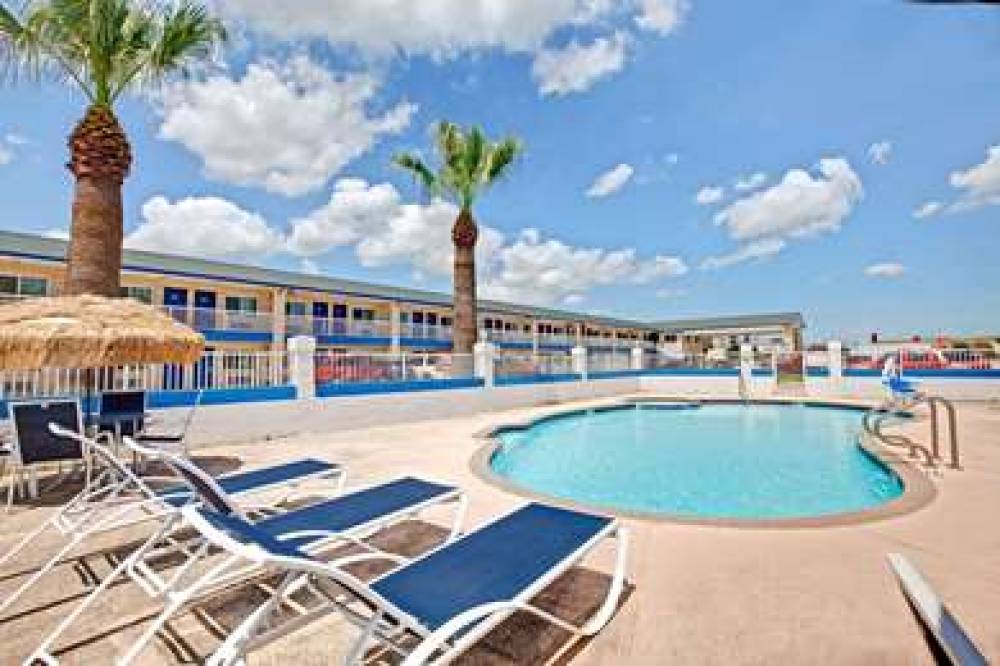 Days Inn By Wyndham Baytown Garth Road I10 East 8