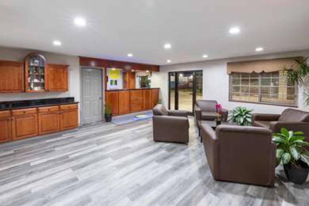 Days Inn By Wyndham Baytown Garth Road I10 East 6