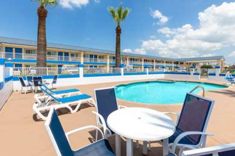 Days Inn By Wyndham Baytown Garth Road I10 East 9