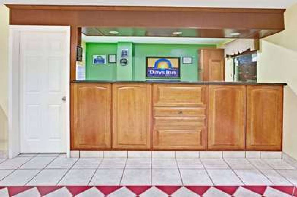 Days Inn By Wyndham Baytown Garth Road I10 East 5