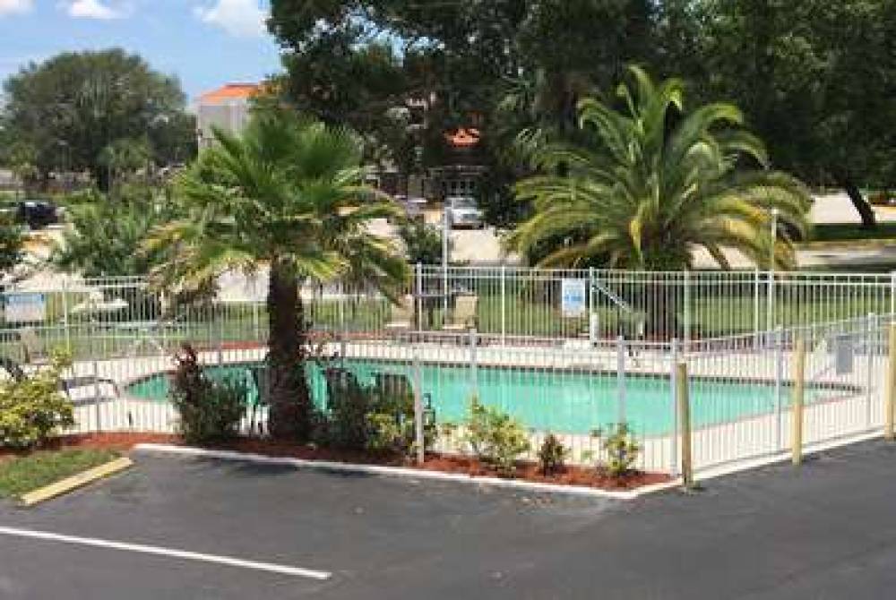 DAYS INN BY WYNDHAM, BRADENTON I-75 4