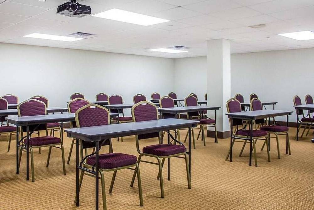 Days Inn By Wyndham Brooklyn Borough Park 7