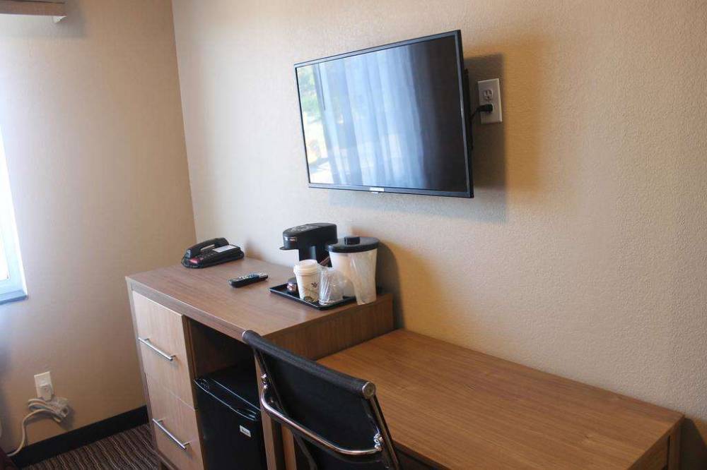 Days Inn By Wyndham Brooklyn Borough Park 2