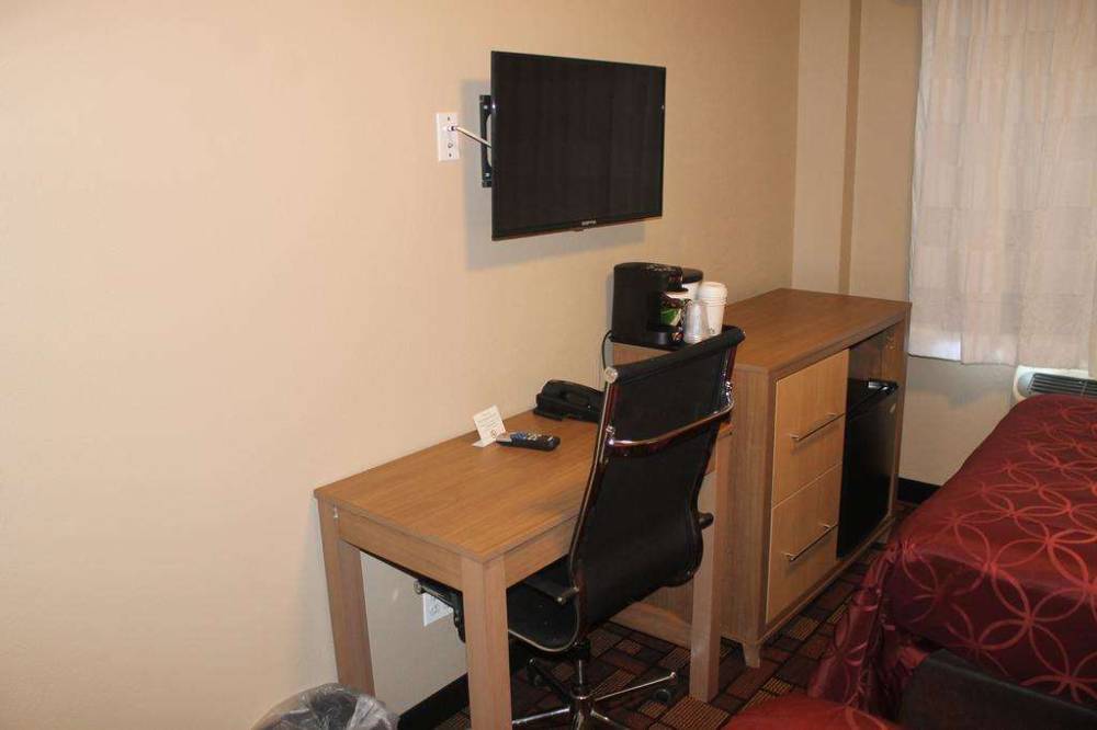 Days Inn By Wyndham Brooklyn Borough Park 6