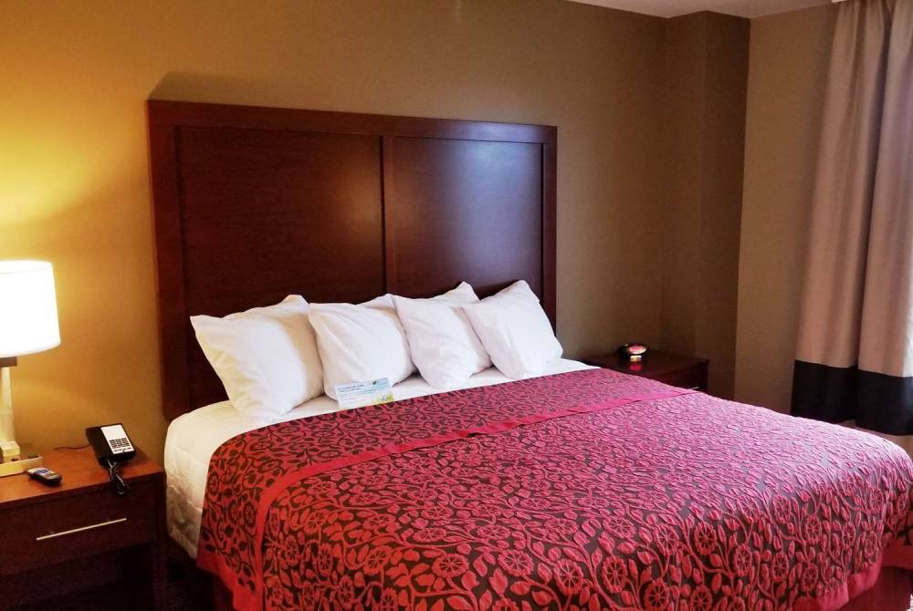 DAYS INN BY WYNDHAM BROOKLYN MARINE 6