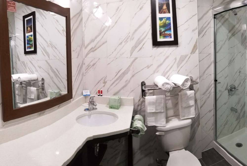 DAYS INN BY WYNDHAM BROOKLYN MARINE 7