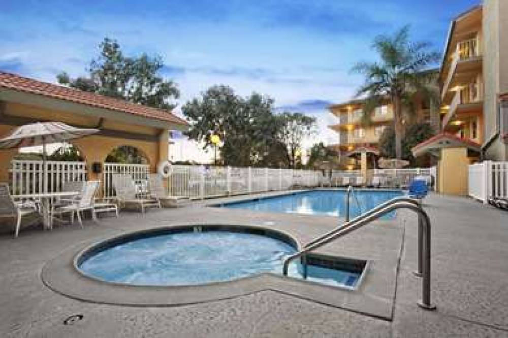 Days Inn By Wyndham Buena Park 4