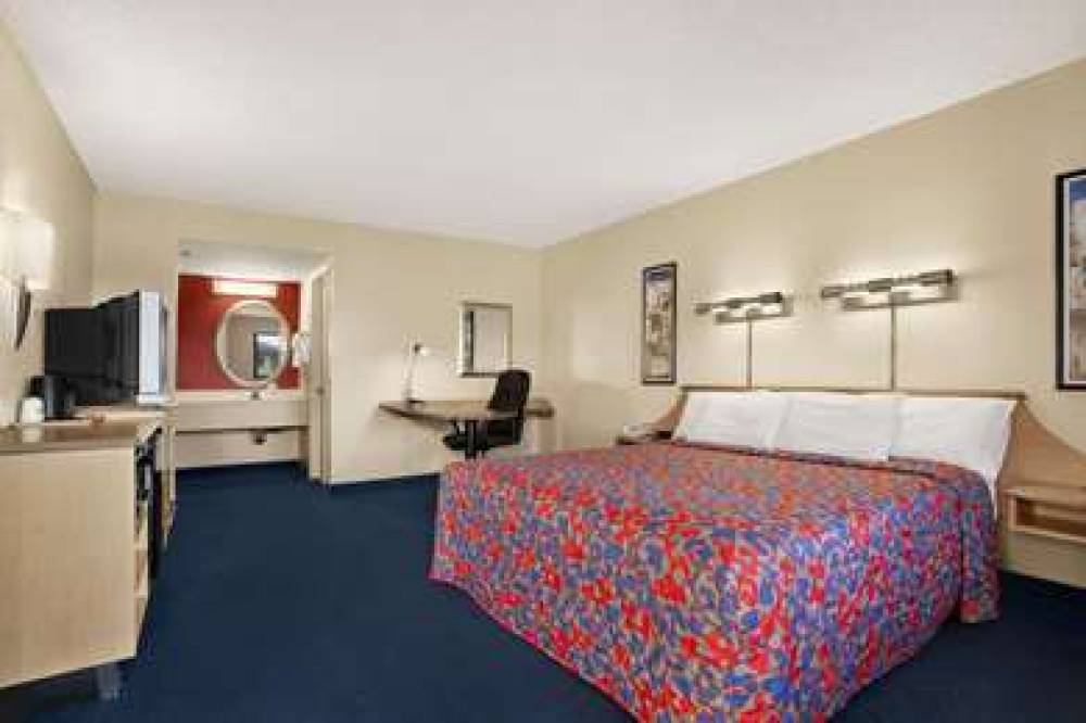 Days Inn By Wyndham Buena Park 5