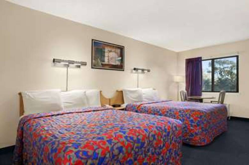 Days Inn By Wyndham Buena Park 8