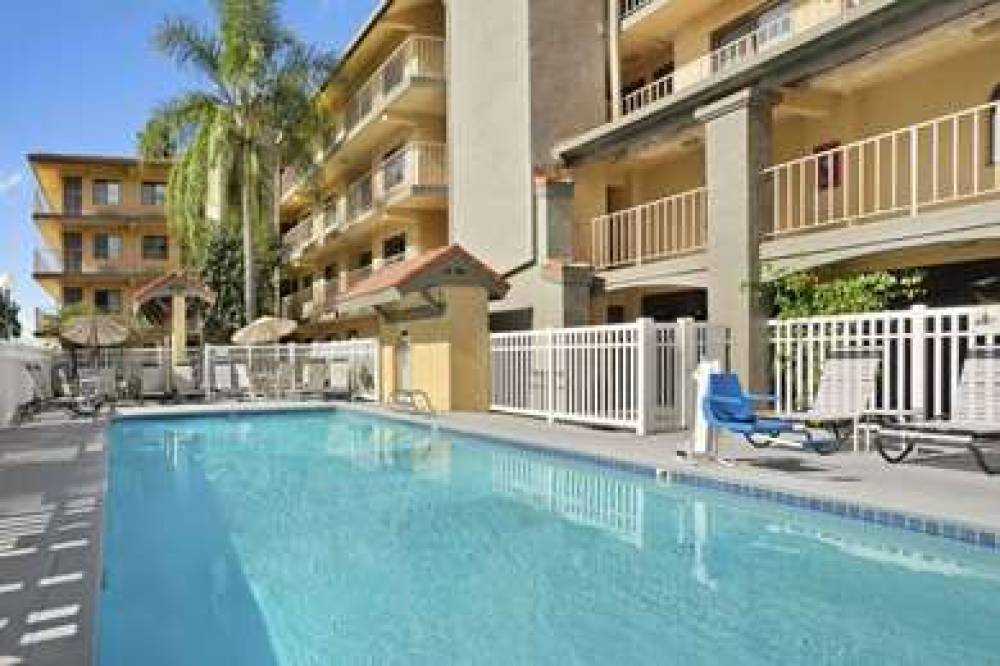 Days Inn By Wyndham Buena Park 3
