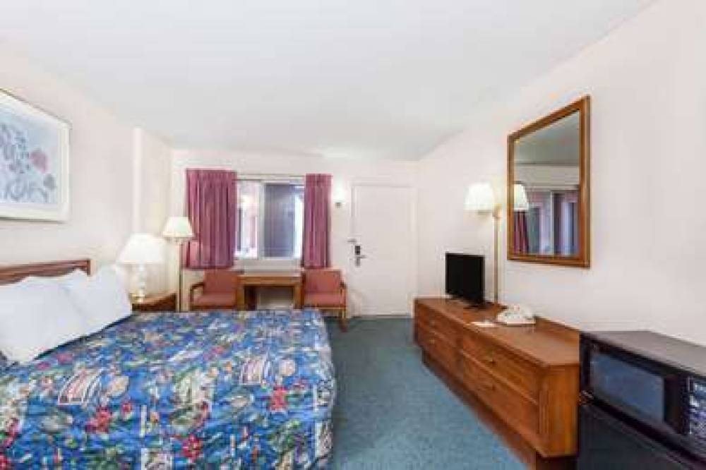 DAYS INN BY WYNDHAM, BURNS 1