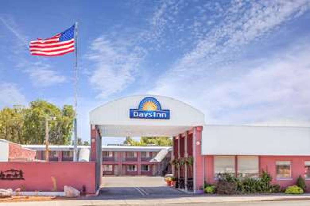 Days Inn By Wyndham, Burns
