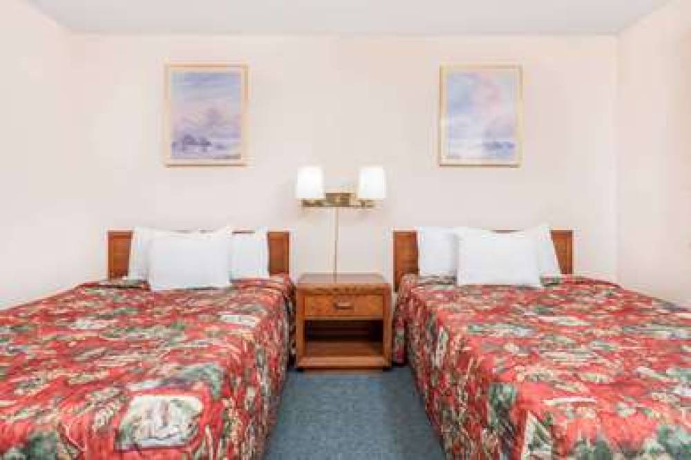 DAYS INN BY WYNDHAM, BURNS 4