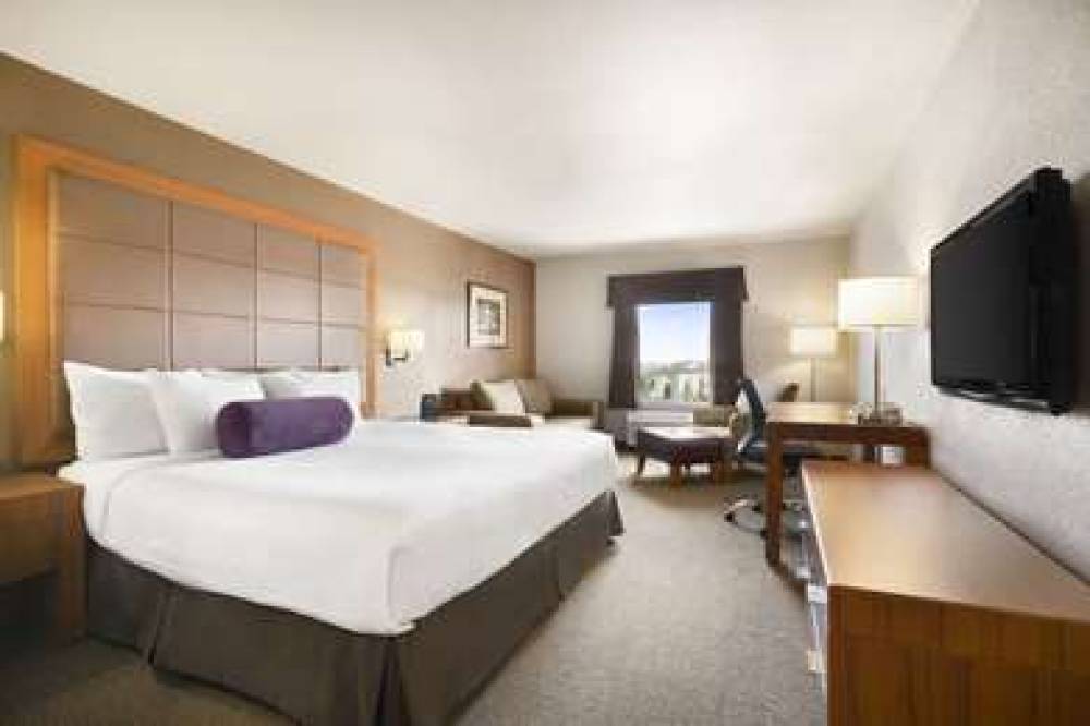 DAYS INN BY WYNDHAM, CALGARY AIRPOR 8