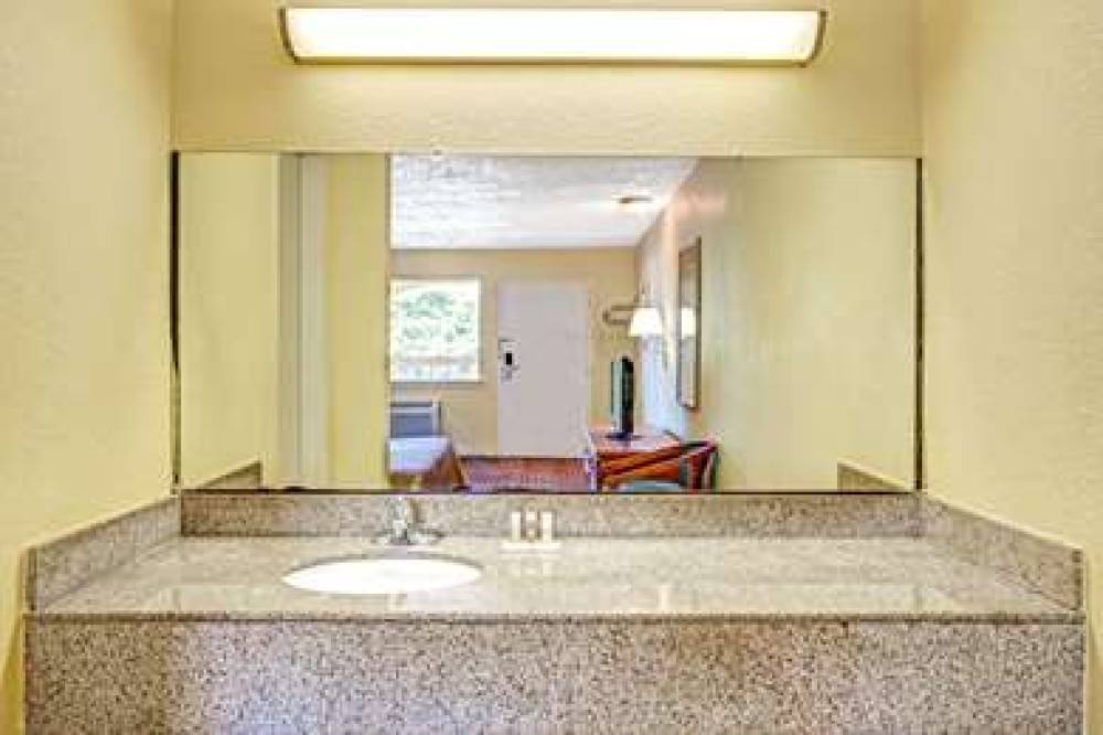 Days Inn By Wyndham Chesapeake 8